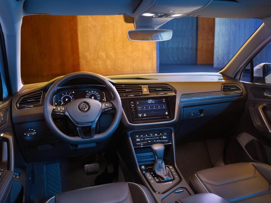 Торпедо Volkswagen Tiguan L PHEV 2018 года  (CN) (фото 29 из 29)